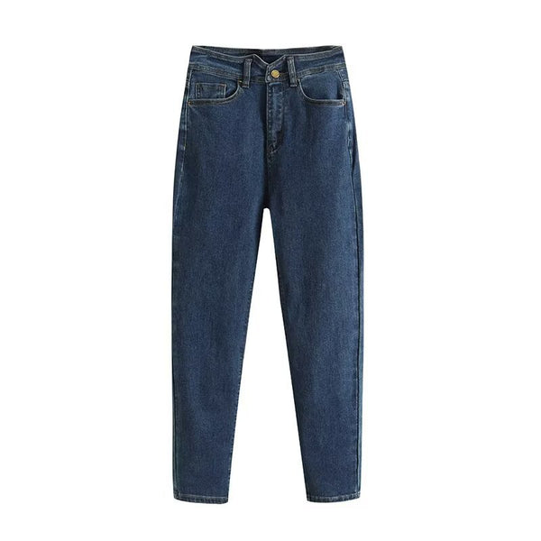 Casual slim fit denim shorts for women