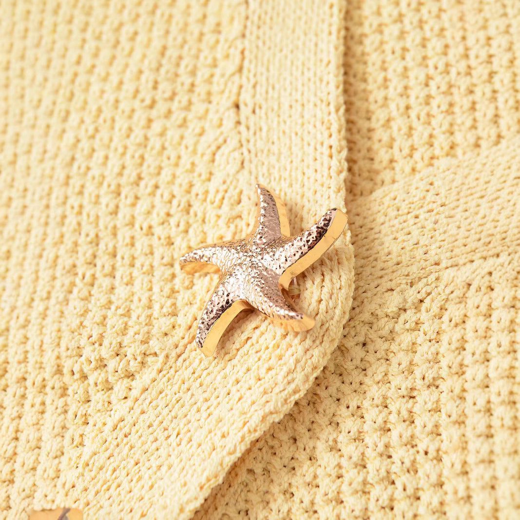 Deep V-neck star shaped button knit T-shirt top for women