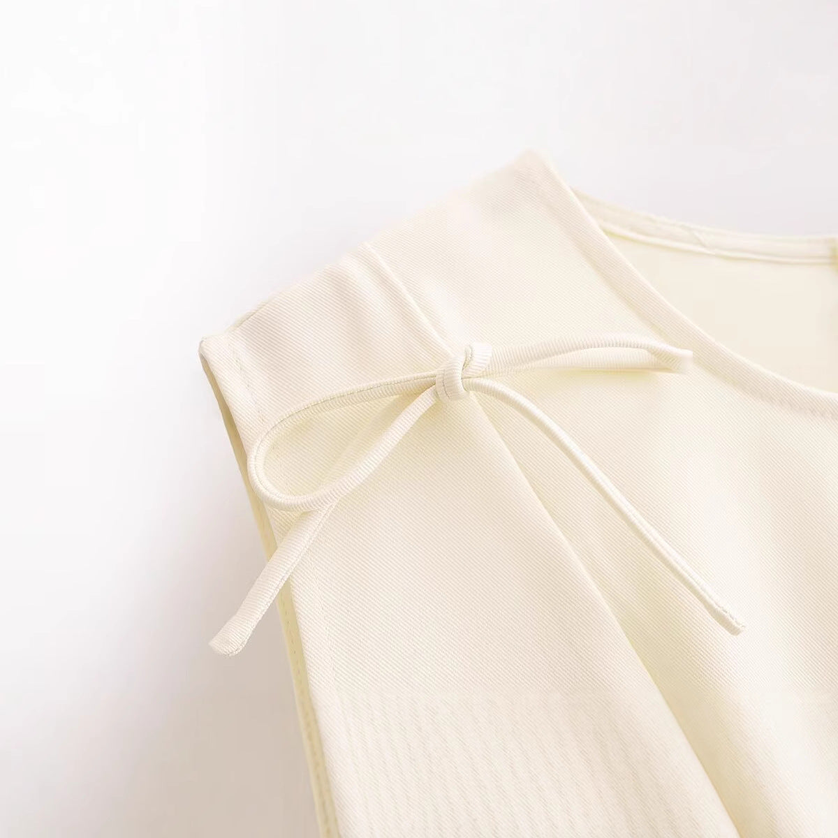 Bow tie tied round neck sleeveless short dress