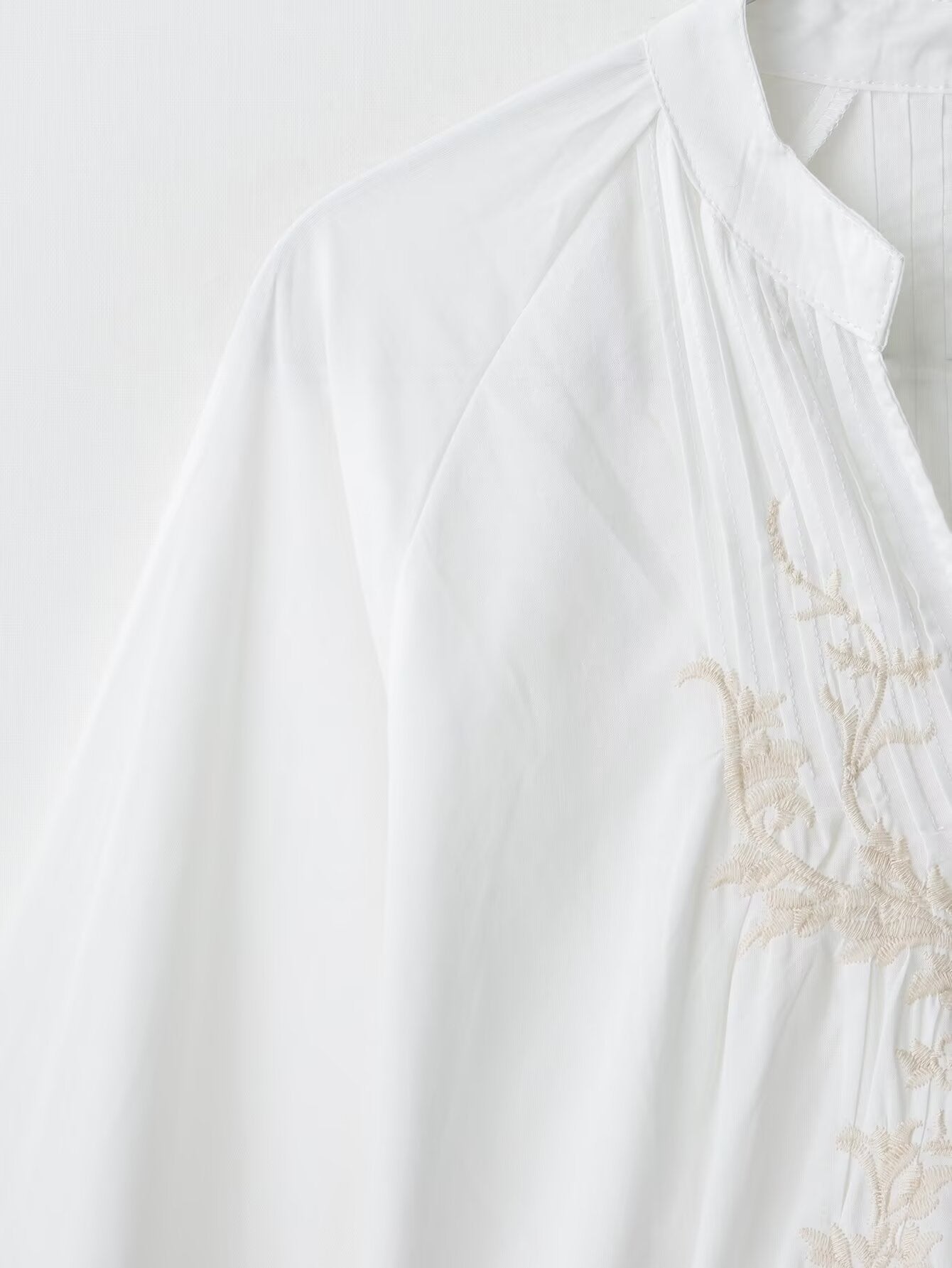Women's European and American style V-neck long sleeved embroidered floral pleated shirt top