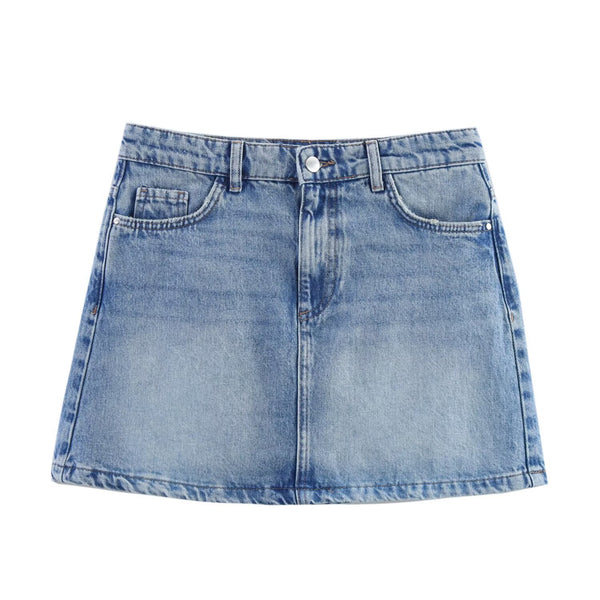 Making vintage accessories including hip hugging denim skirt for women